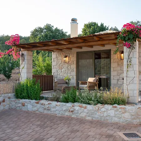 Plasis Country 2 4* Íria