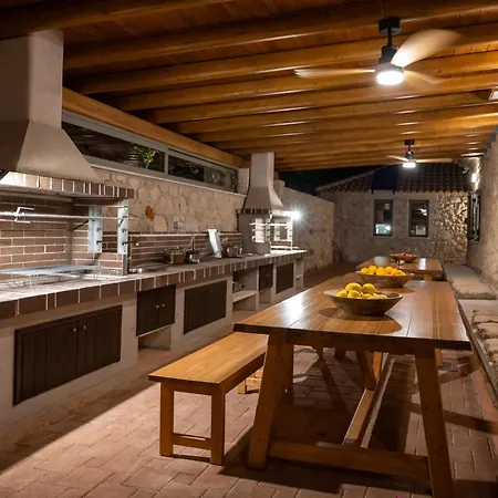 Plasis Country 2 ゲストハウス 4*